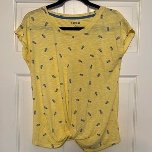 5/$20 ❤️𝙑𝙙𝙖𝙮 𝙘𝙡𝙤𝙨𝙚𝙩 𝙨𝙖𝙡𝙚 IZOD pineapple tie knot shirt